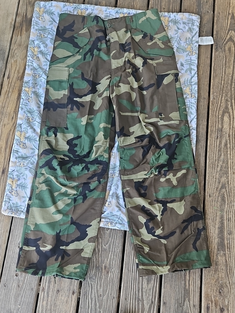 Men's Woodland Camo Cargo Pants - Green Camo